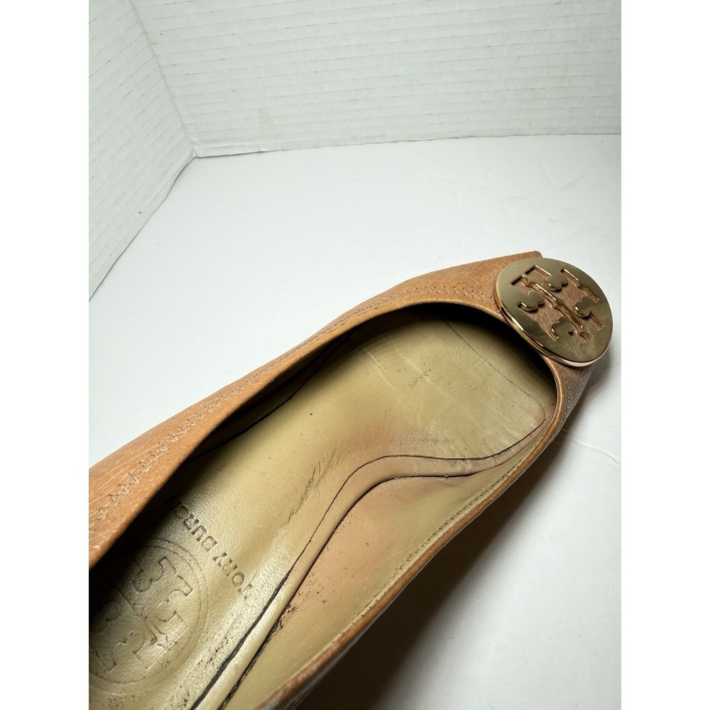 Tory Burch Sally 2 Peep Toe Wedge Heels Tan Leather Gold Logo Women's Sz 7.5 - Picture 10 of 16